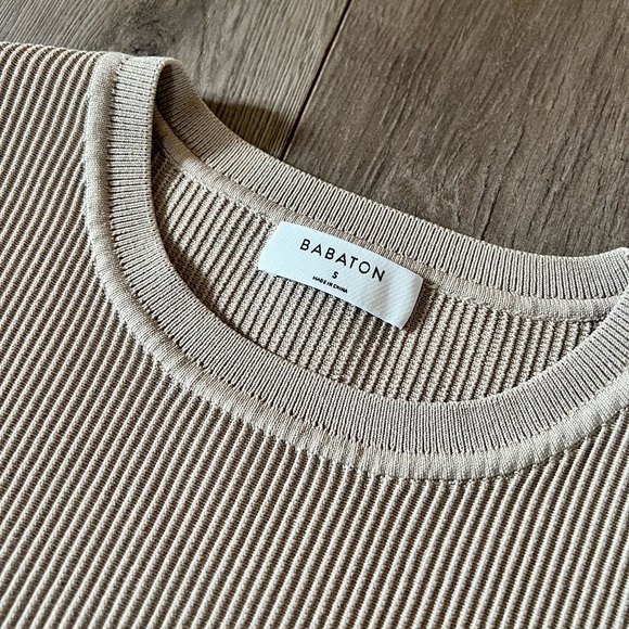 Aritzia Babaton - Sculpt Knit Muscle Cropped Tank - Fluent Taupe - Small - Picture 3 of 14